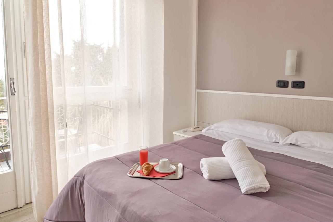 Hotel Astoria Бордихера Екстериор снимка